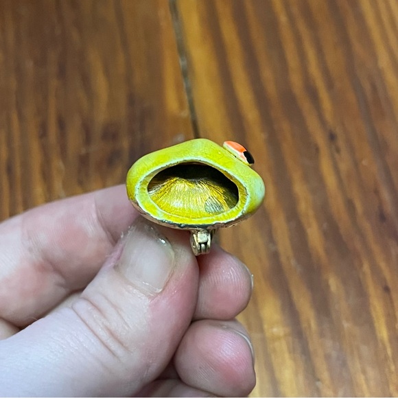 Vintage Mushroom and Beetle Bud Vase Brooch - Picture 4 of 8